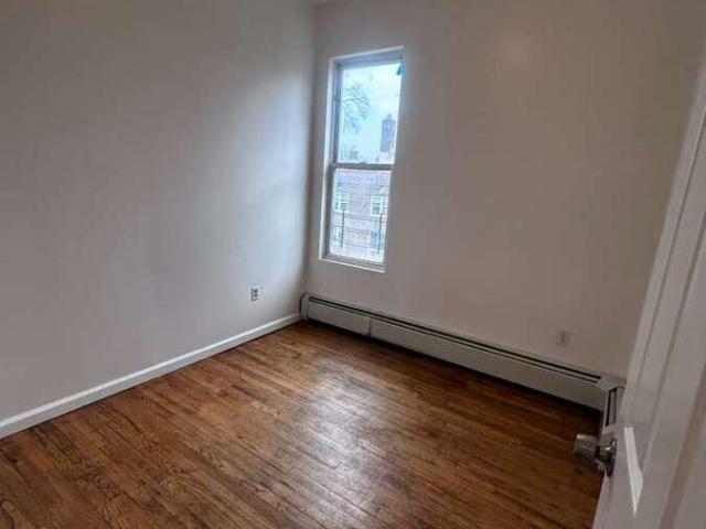 Apartment for rent in Glenwood, New York