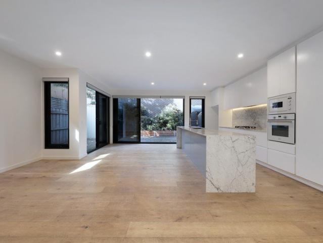 Townhouse for rent in McKinnon, Melbourne
