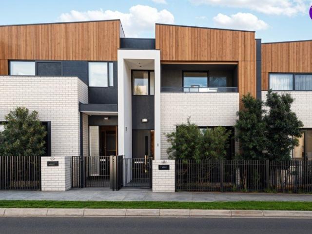 House for sale in Lancaster Gate, Melbourne