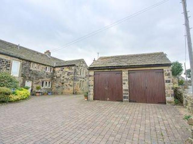 House for sale in Huddersfield, West Yorkshire