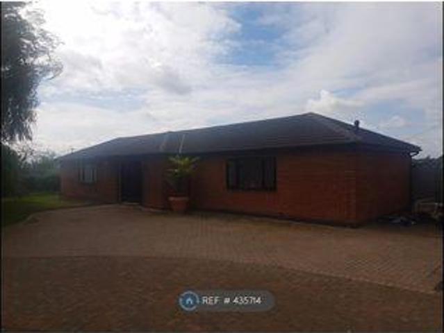 House for rent in Navestock Side