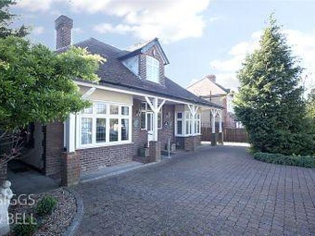 House for sale in Luton