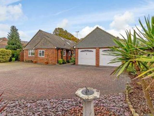 House for sale in Farnham, Waverley