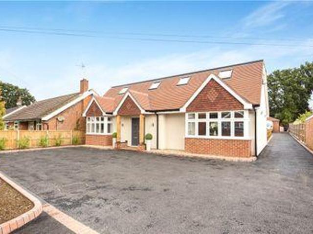 House for sale in Heol-las, Surrey