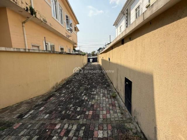 Detached duplex for rent in Eti Osa, Lagos