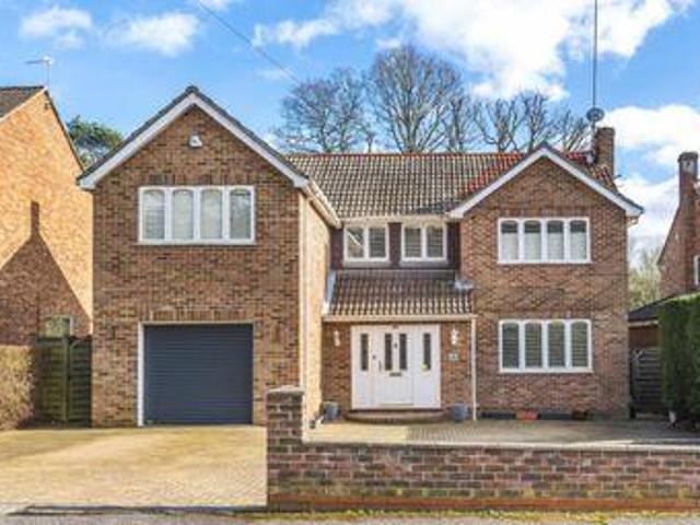 House for rent in Heol-las, Surrey