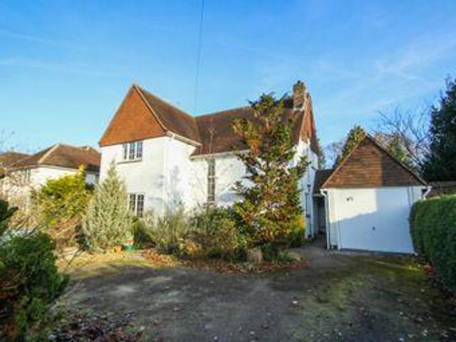 House for rent in Heol-las, Surrey