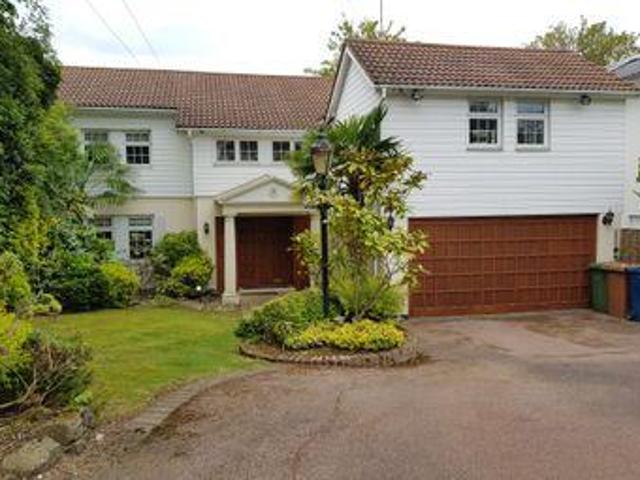 House for sale in Little Stanmore, Greater London
