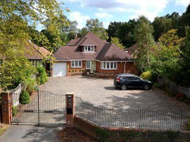 House for sale in Chertsey, Runnymede