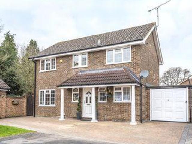 House for sale in Heol-las, Surrey