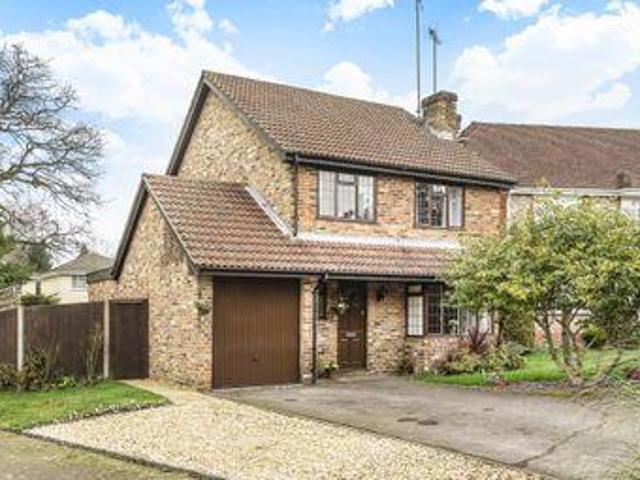 House for sale in Heol-las, Surrey