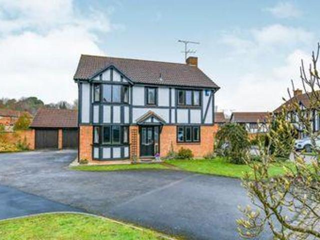 House for sale in Heol-las, Surrey