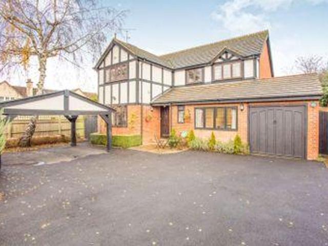 House for sale in Ascot