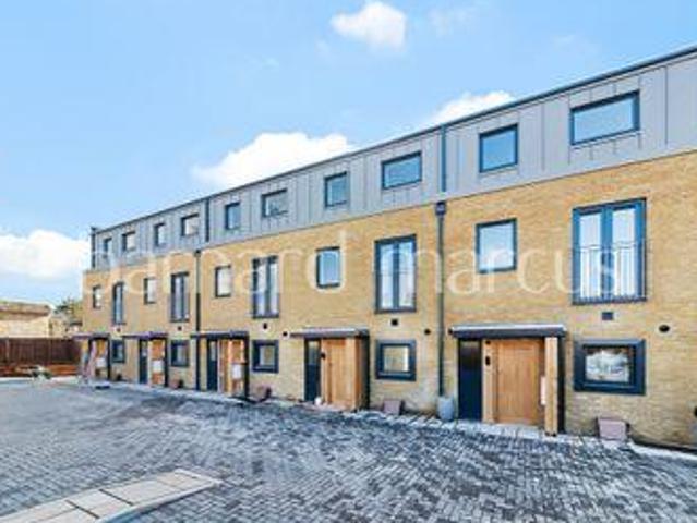 House for sale in Worcester Park, Greater London