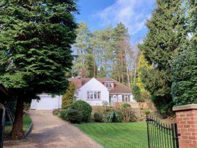House for sale in Heol-las, Surrey
