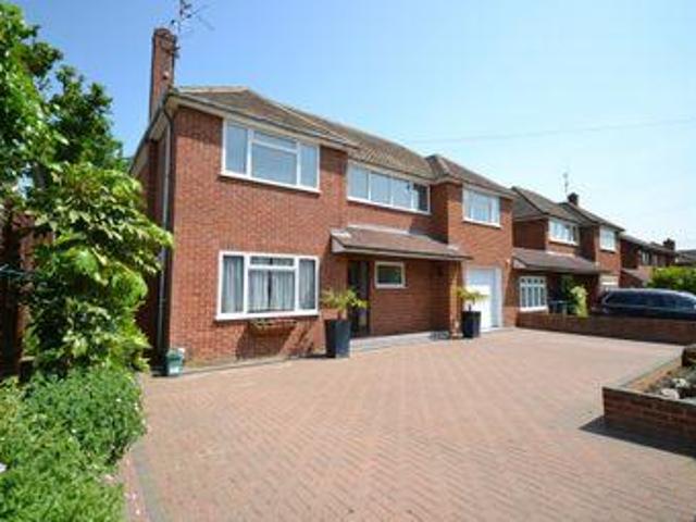 House for sale in Chertsey, Runnymede