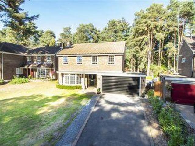 House for sale in Fleet, Hart