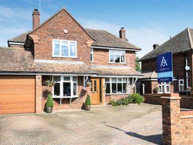 House for sale in Dunstable, Central Bedfordshire