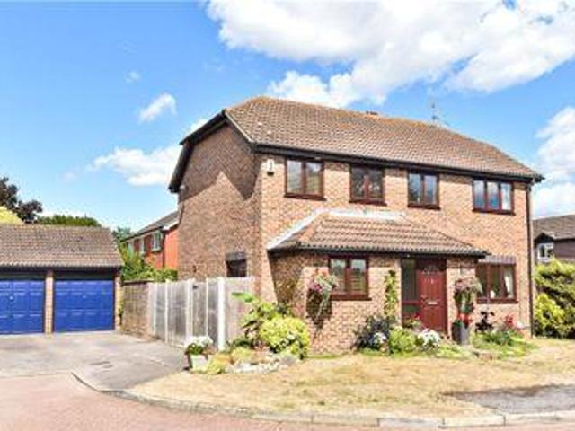 House for sale in Fleet, Hart
