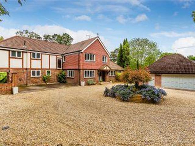House for sale in Heol-las, Surrey