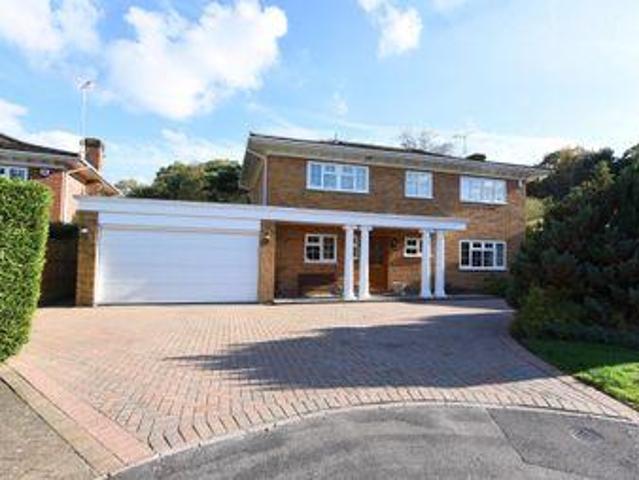 House for sale in Heol-las, Surrey