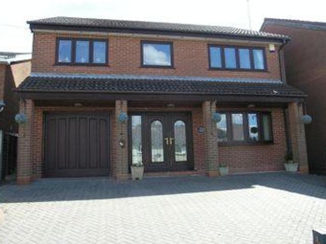 House for sale in Halesowen, West Midlands