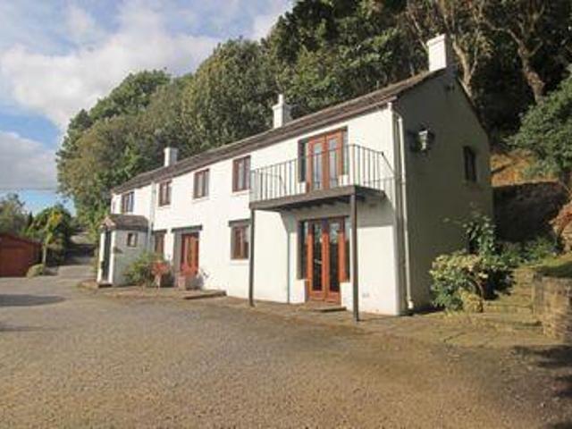 House for sale in Huddersfield, West Yorkshire