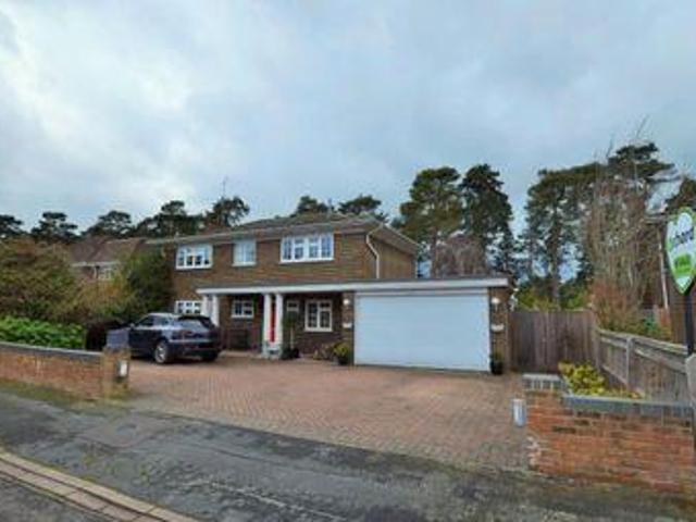 House for sale in Heol-las, Surrey