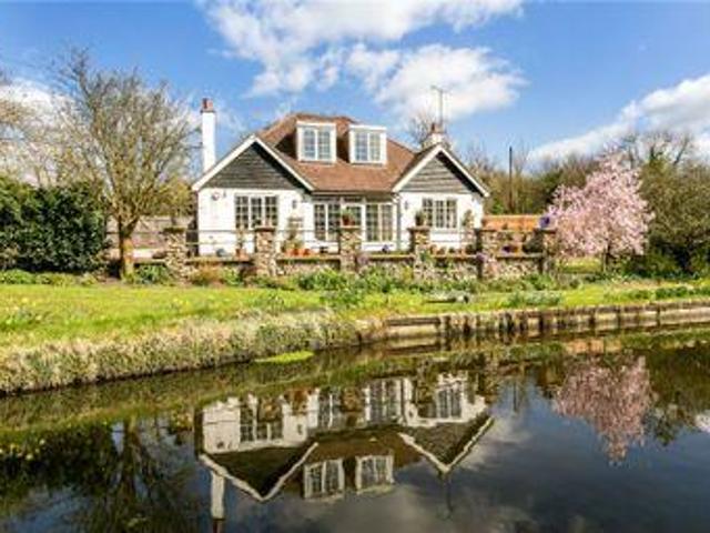 House for sale in Uxbridge, Greater London