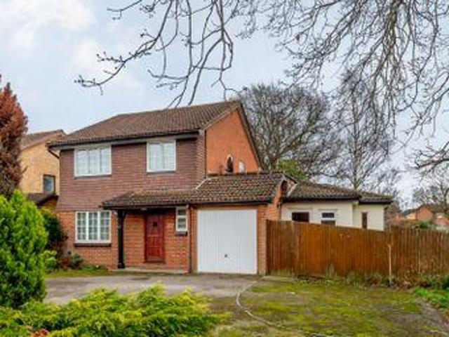 House for sale in Chertsey, Runnymede