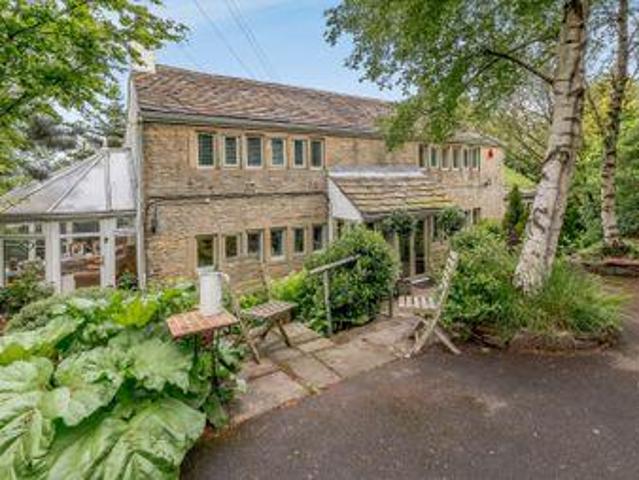 House for sale in Huddersfield, West Yorkshire