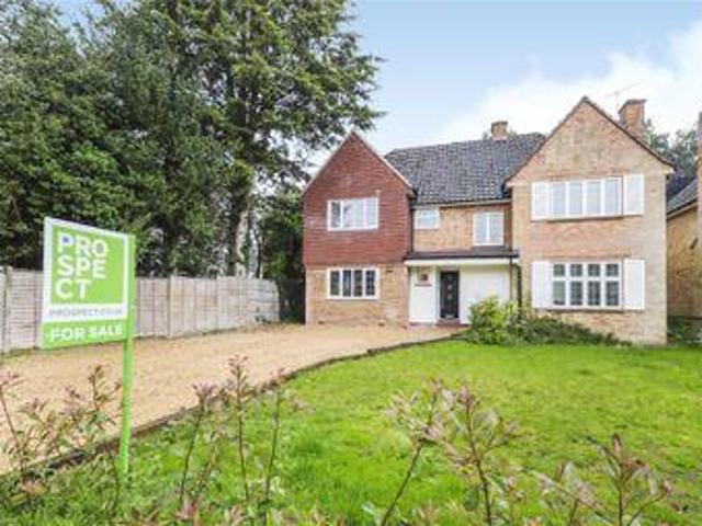 House for sale in Heol-las, Surrey