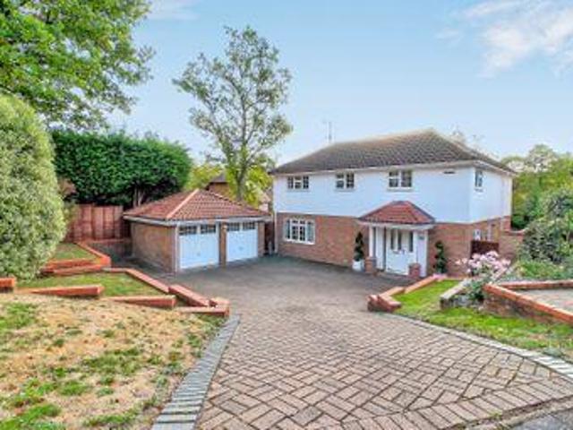House for sale in Heol-las, Surrey