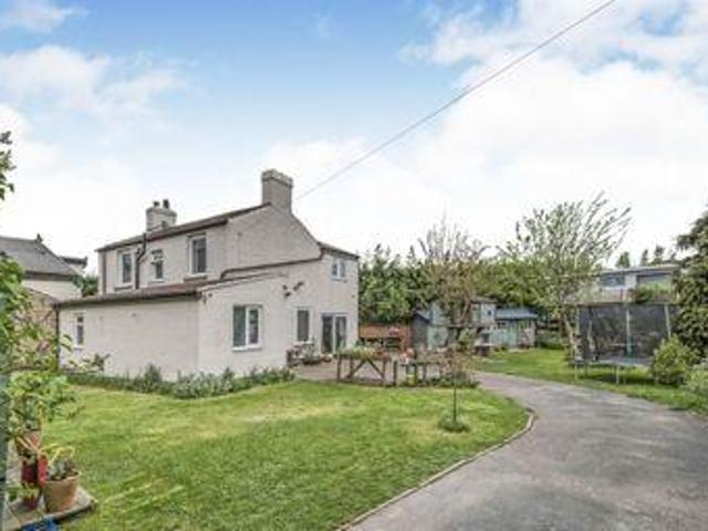 House for sale in Huddersfield, West Yorkshire