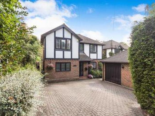 House for sale in Heol-las, Surrey