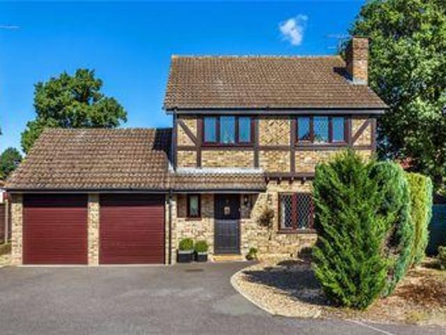 House for sale in Heol-las, Surrey