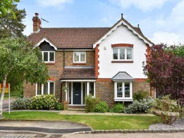House for sale in Heol-las, Surrey