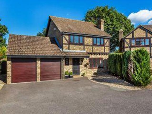 House for sale in Heol-las, Surrey