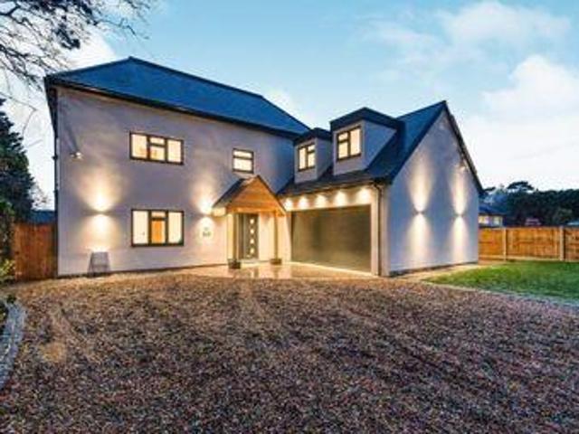 House for sale in Heol-las, Surrey