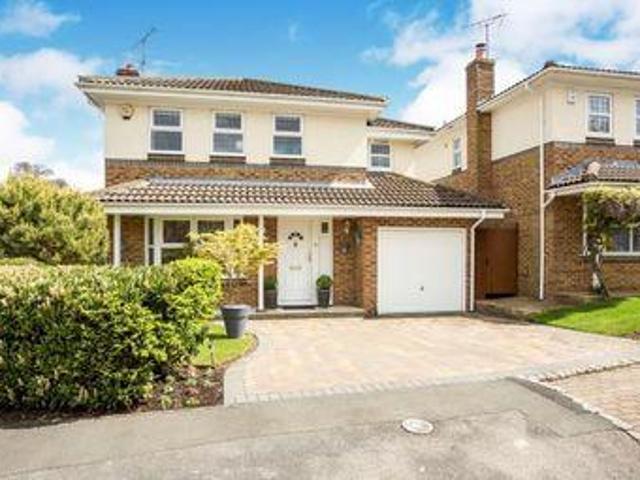 House for sale in Heol-las, Surrey