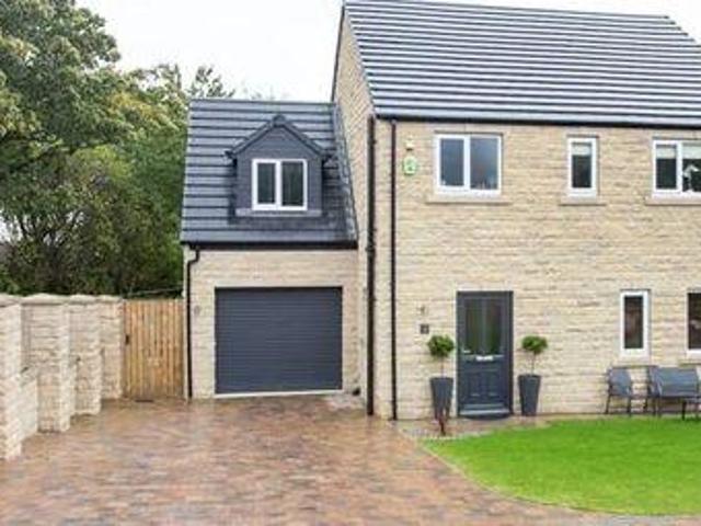 House for sale in Huddersfield, West Yorkshire