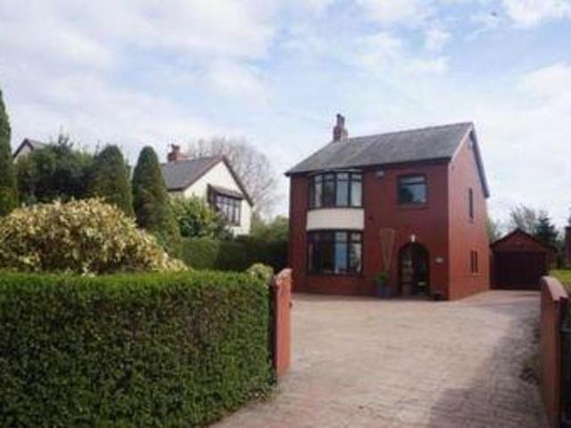House for sale in Roby Mill, Lancashire