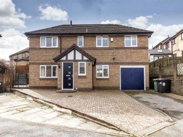 House for sale in Huddersfield, West Yorkshire