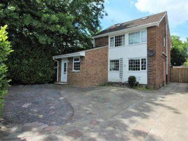 House for sale in Heol-las, Surrey