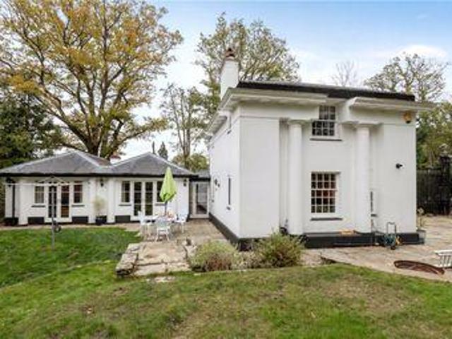 House for sale in Chertsey, Runnymede