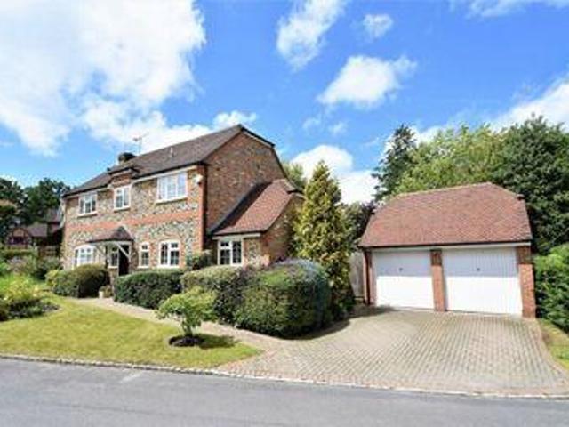 House for sale in Heol-las, Surrey