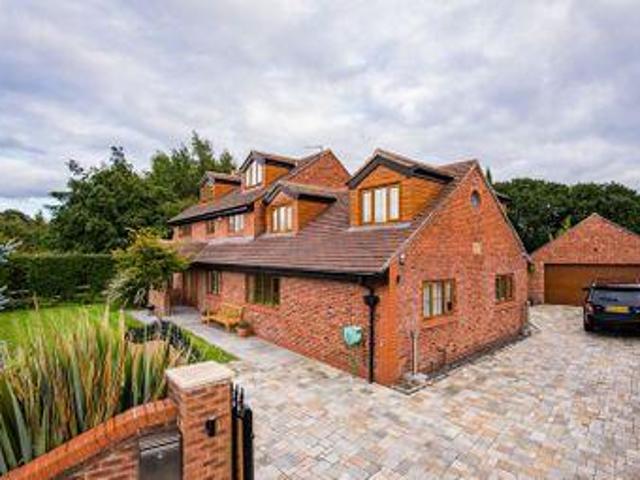 House for sale in Roby Mill, Lancashire
