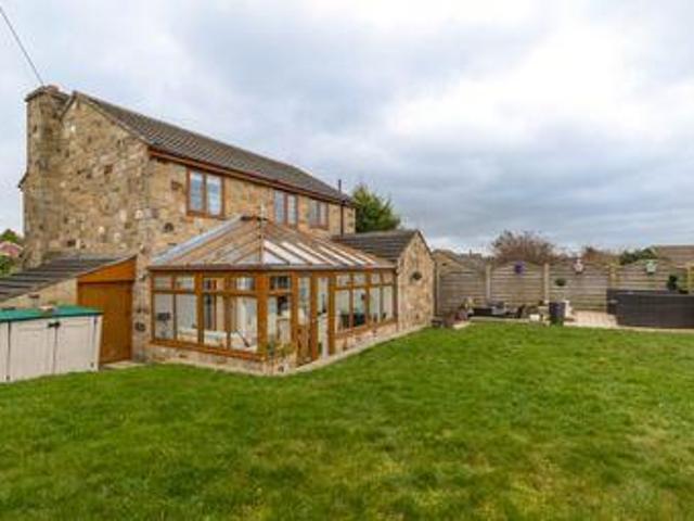 House for sale in Huddersfield, West Yorkshire
