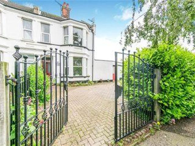 House for sale in Dale Hill, Essex