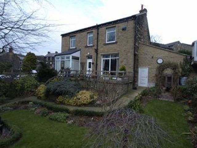 House for sale in Huddersfield, West Yorkshire